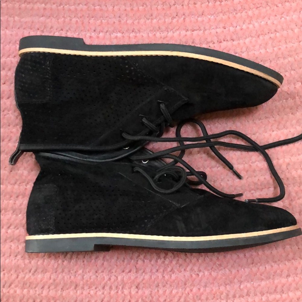 BLACK SHOES